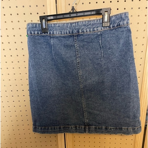 🍀5/$25🍀 Forever 21 denim front button mini skirt‎ size 28” - Picture 4 of 9
